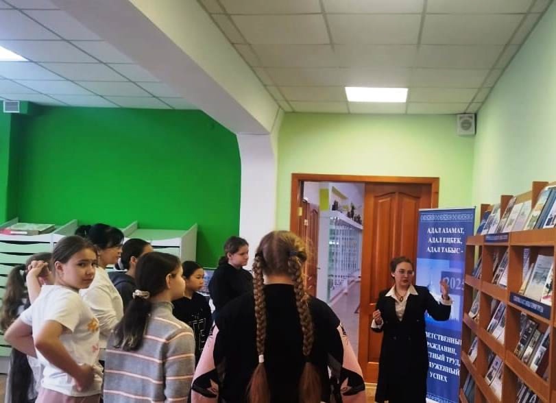 Экскурсия по выставке «Адал азамат, адал еңбек, адал табыс» = «Ответственный гражданин, честный труд, заслуженный успех»